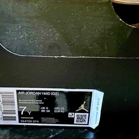 Nike shoes (Big Girls) - Picture 10 of 10